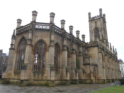 폭격 맞은 교회(세인트 루크스 봄드 아웃 처치)